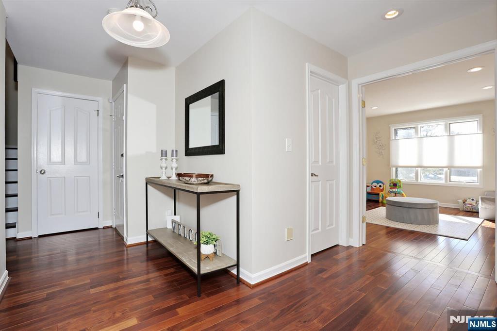 607 Glasmere Road Mahwah, NJ 07430 - Photo 7 of 50