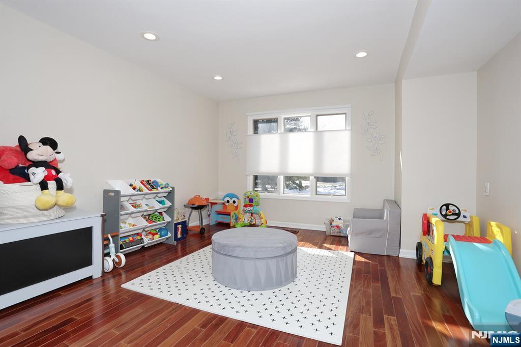 607 Glasmere Road Mahwah, NJ 07430 - Photo 8 of 50