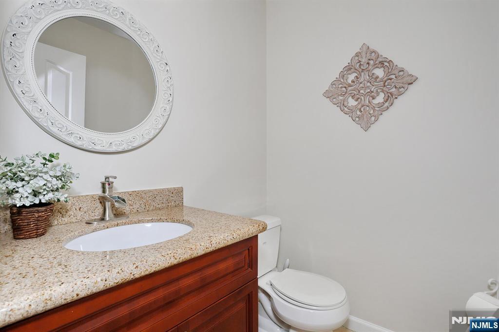 607 Glasmere Road Mahwah, NJ 07430 - Photo 9 of 50