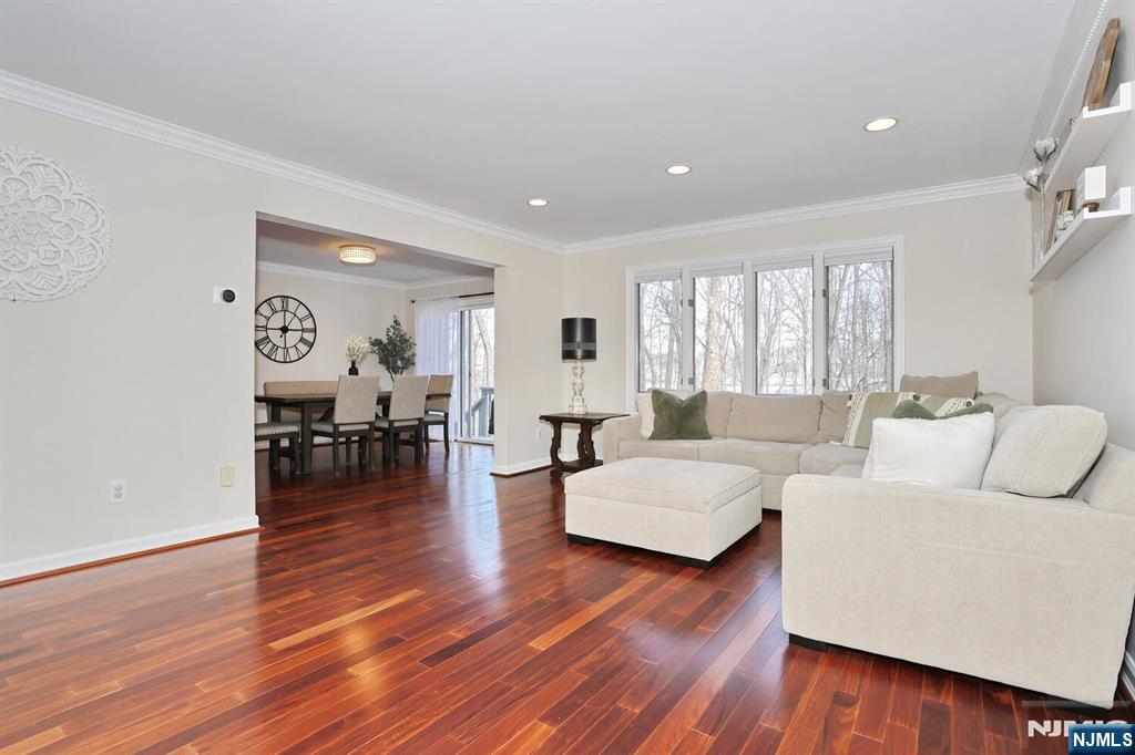 607 Glasmere Road Mahwah, NJ 07430 - Photo 10 of 50