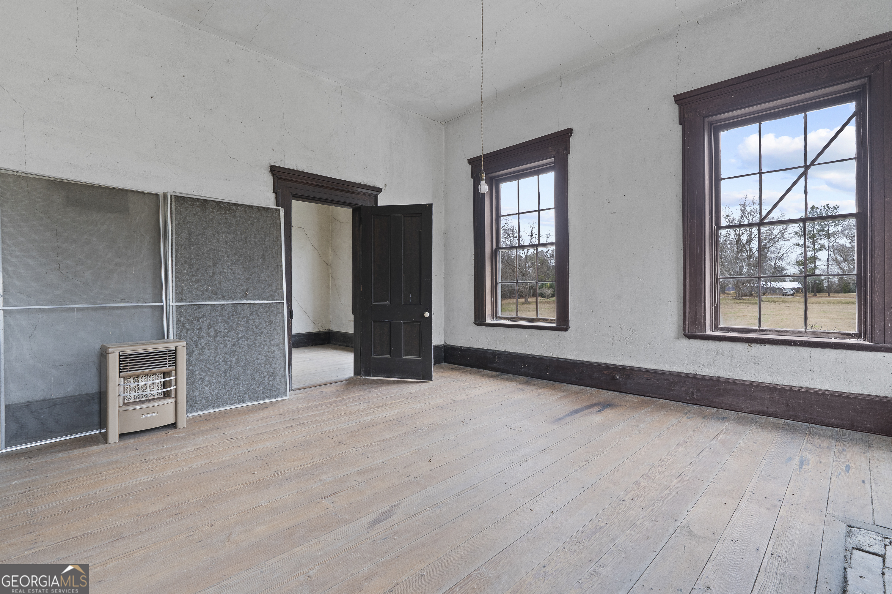 12871 Linton Road Sparta, GA 31087 - Photo 22 of 52 an empty room with windows and closet
