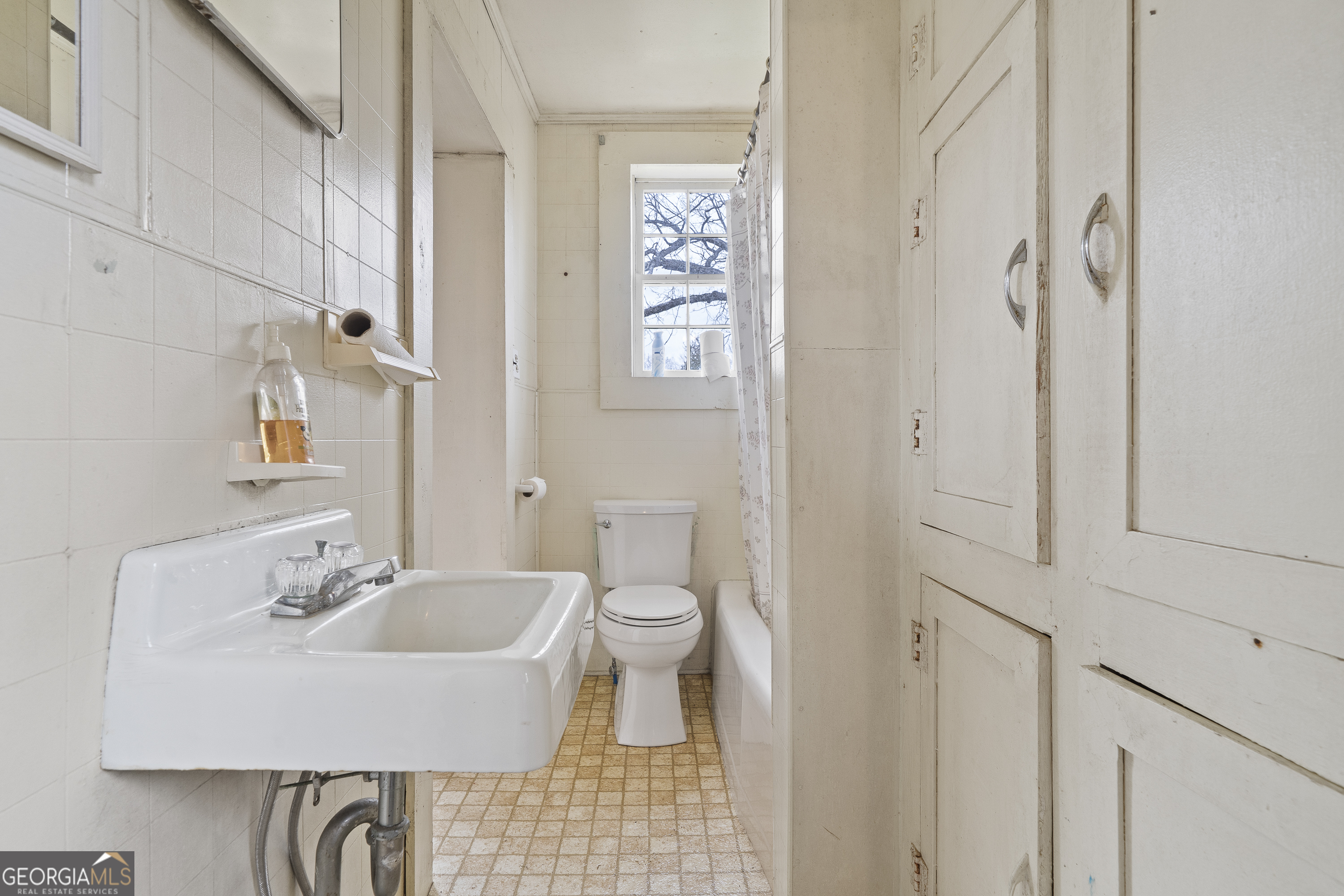 12871 Linton Road Sparta, GA 31087 - Photo 32 of 52 a bathroom with a sink toilet and shower