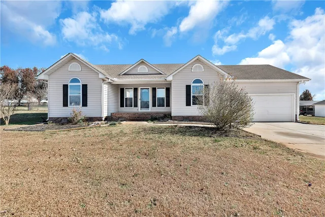 $299,000 | 114 Meadowood Drive, Anderson, SC 29626