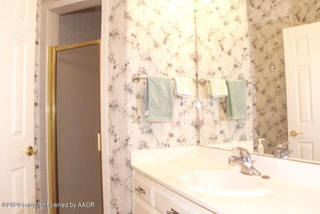 11 Monet Rue Amarillo, TX 79121 - Photo 13 of 17 Guest Bath