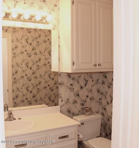 11 Monet Rue Amarillo, TX 79121 - Photo 15 of 17 Hall Bath