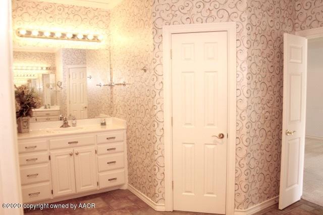 11 Monet Rue Amarillo, TX 79121 - Photo 10 of 17 Master Bath