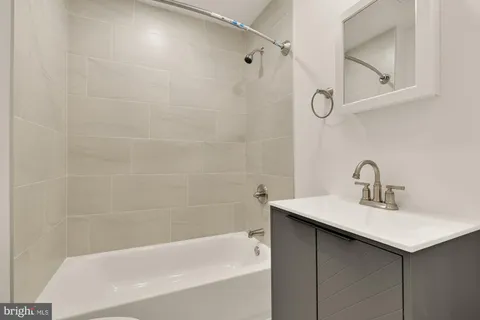 $1,650 | 1113 Penn Street Northeast, Unit 4, Washington, DC 20002
