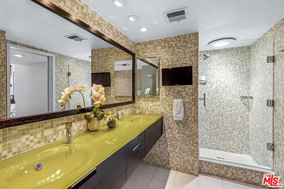 851 North Kings Road, Unit 307 West Hollywood, CA 90069 - Photo 22 of 38 a spacious bathroom with a double vanity sink and a mirror