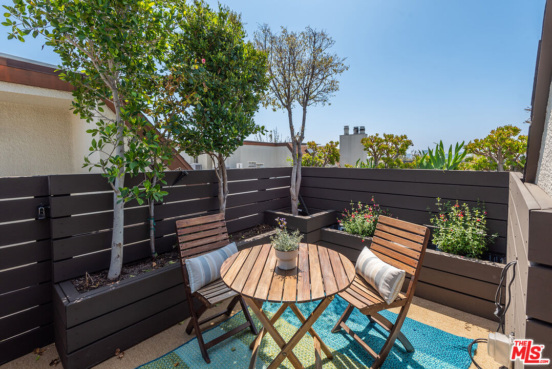 851 North Kings Road, Unit 307 West Hollywood, CA 90069 - Photo 31 of 38 a view of outdoor sitting area with furniture