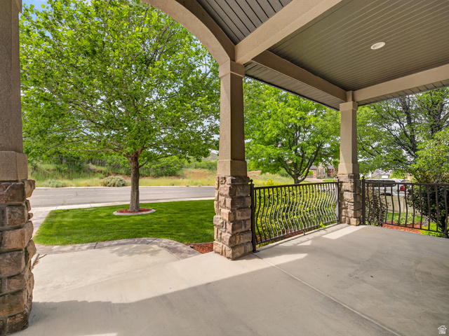 751 650 South Santaquin, UT 84655 - Photo 4 of 47