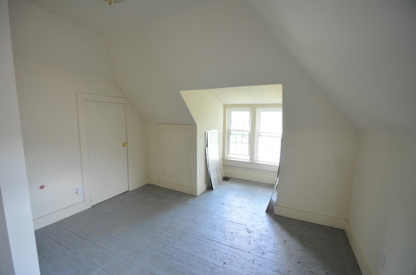 1368 Neil Avenue Columbus, OH 43201 - Photo 26 of 36 26. 3rd Flr West room