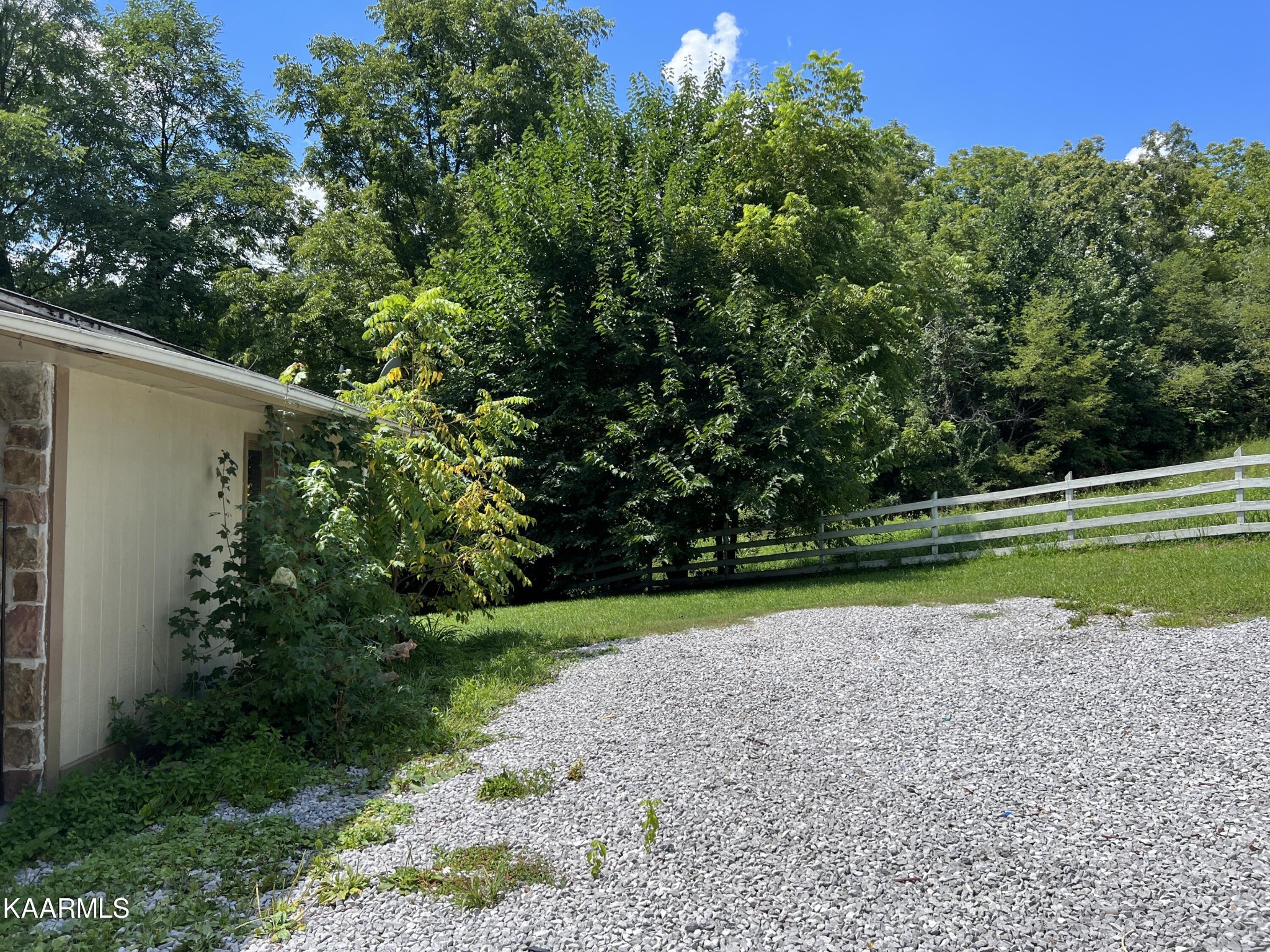 619 Shoemake Road Crossville, TN 38571 - Photo 4 of 40 Gallery Image 4