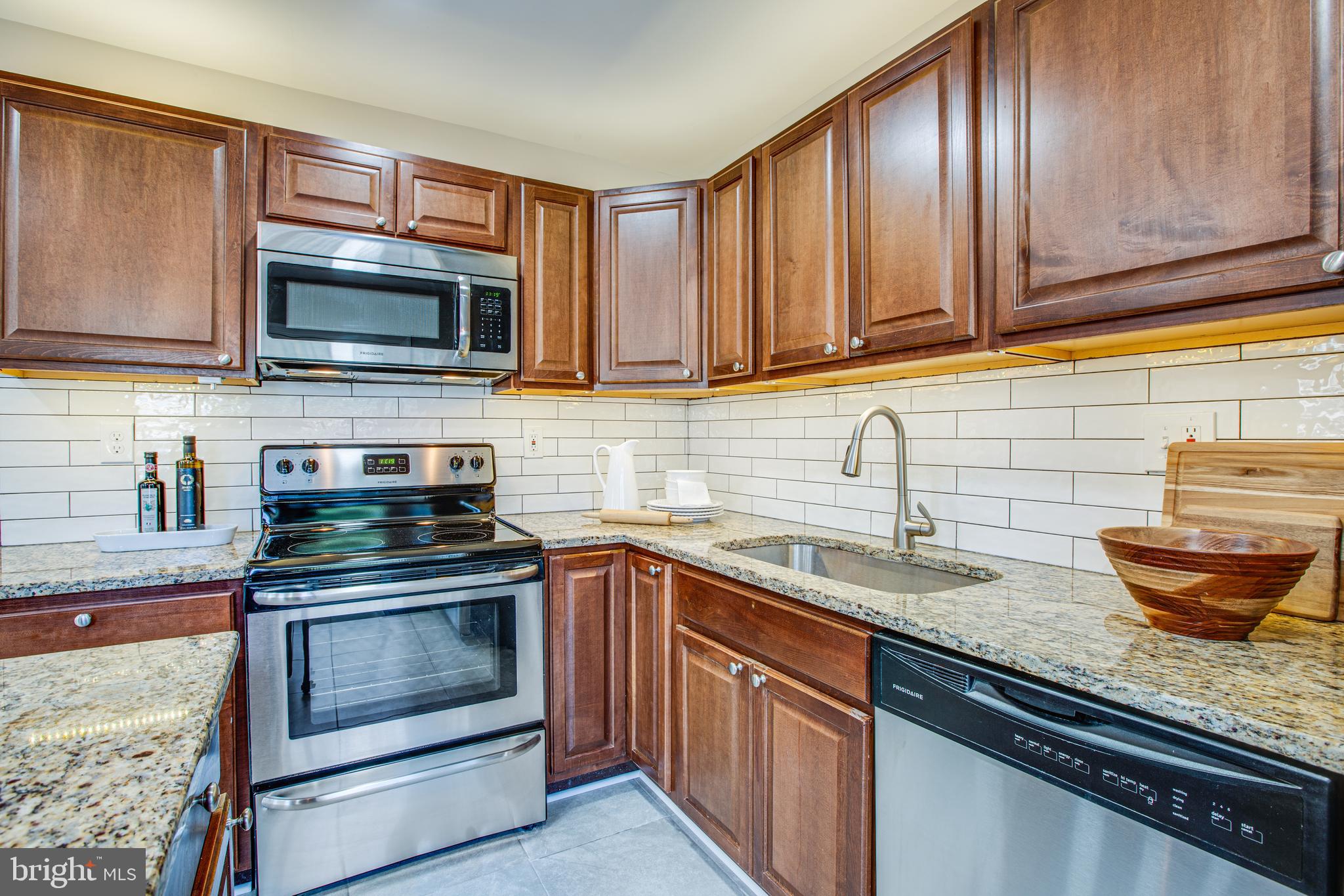 2370 Albot Road Reston, VA 20191 - Photo 3 of 44