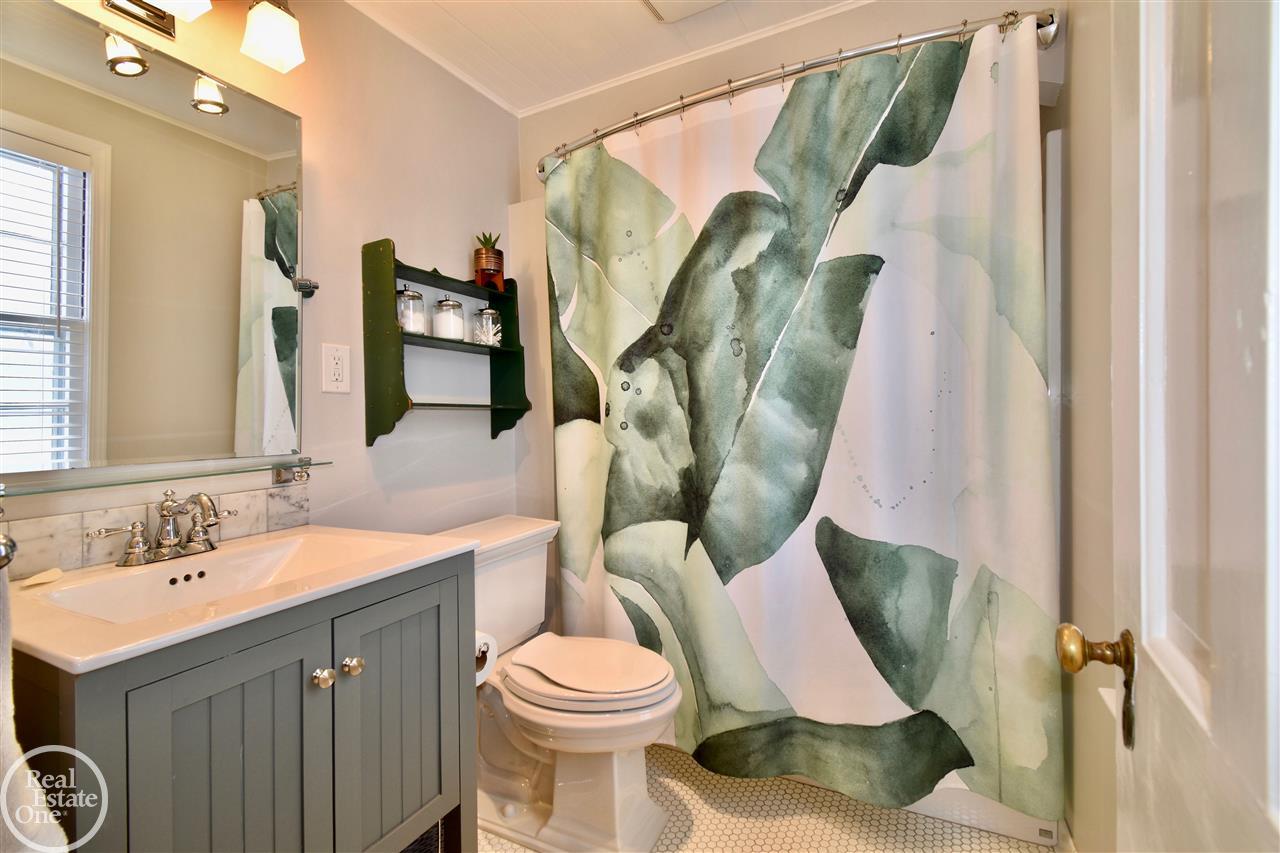 404 Lothrop Road Grosse Pointe, MI 48236 - Photo 10 of 33 50005581-9.JPG
