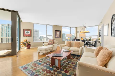 $599,500 | 501 North Clinton Street, Unit 2505, Chicago, IL 60654