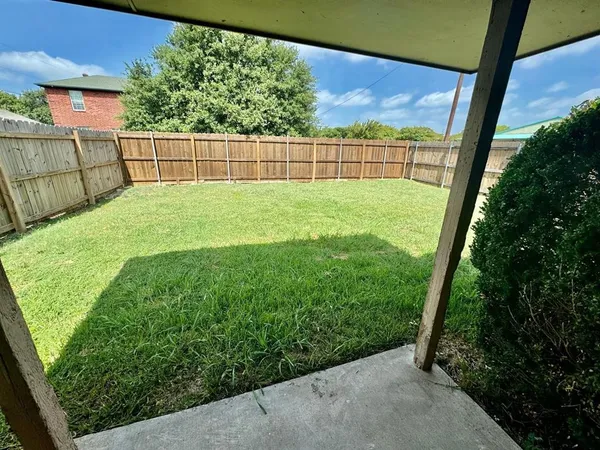 $1,450 | 541 Canary Lane, Red Oak, TX 75154