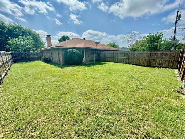 $1,450 | 541 Canary Lane, Red Oak, TX 75154