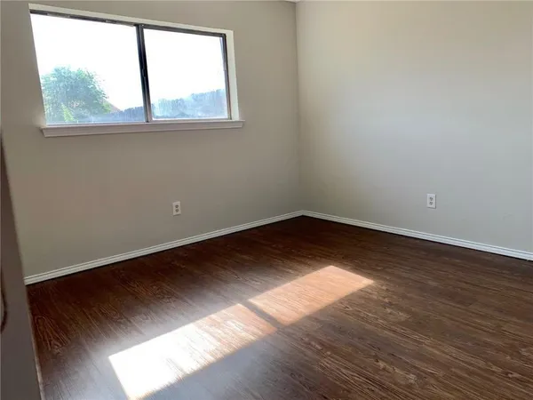 $1,450 | 541 Canary Lane, Red Oak, TX 75154