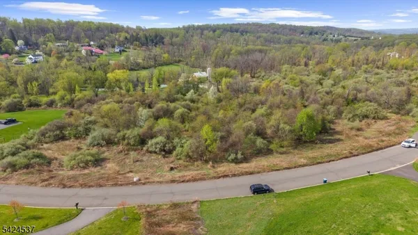 $195,000 | 3 Forest View Drive, Bloomsbury, NJ 08804