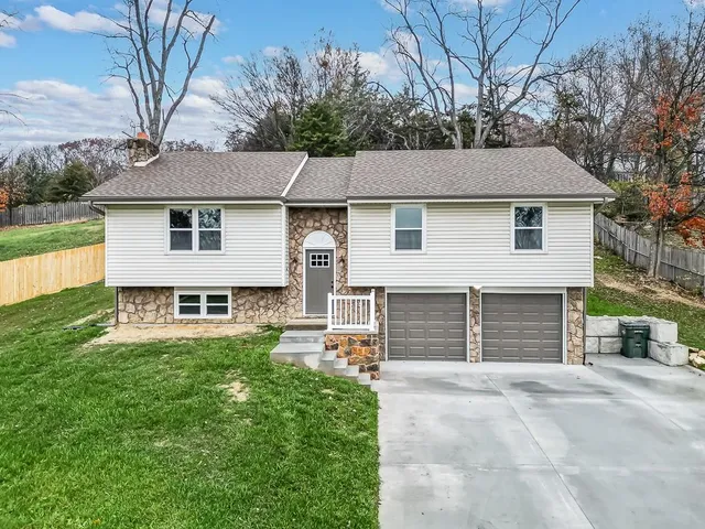 $319,950 | 1812 Ridge Road, Leavenworth, KS 66048