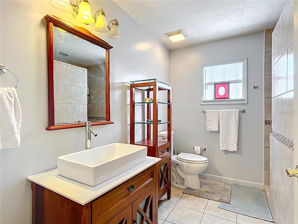 1405 East Clinton Street Bartow, FL 33830 - Photo 19 of 25 a bathroom with a sink toilet and a mirror