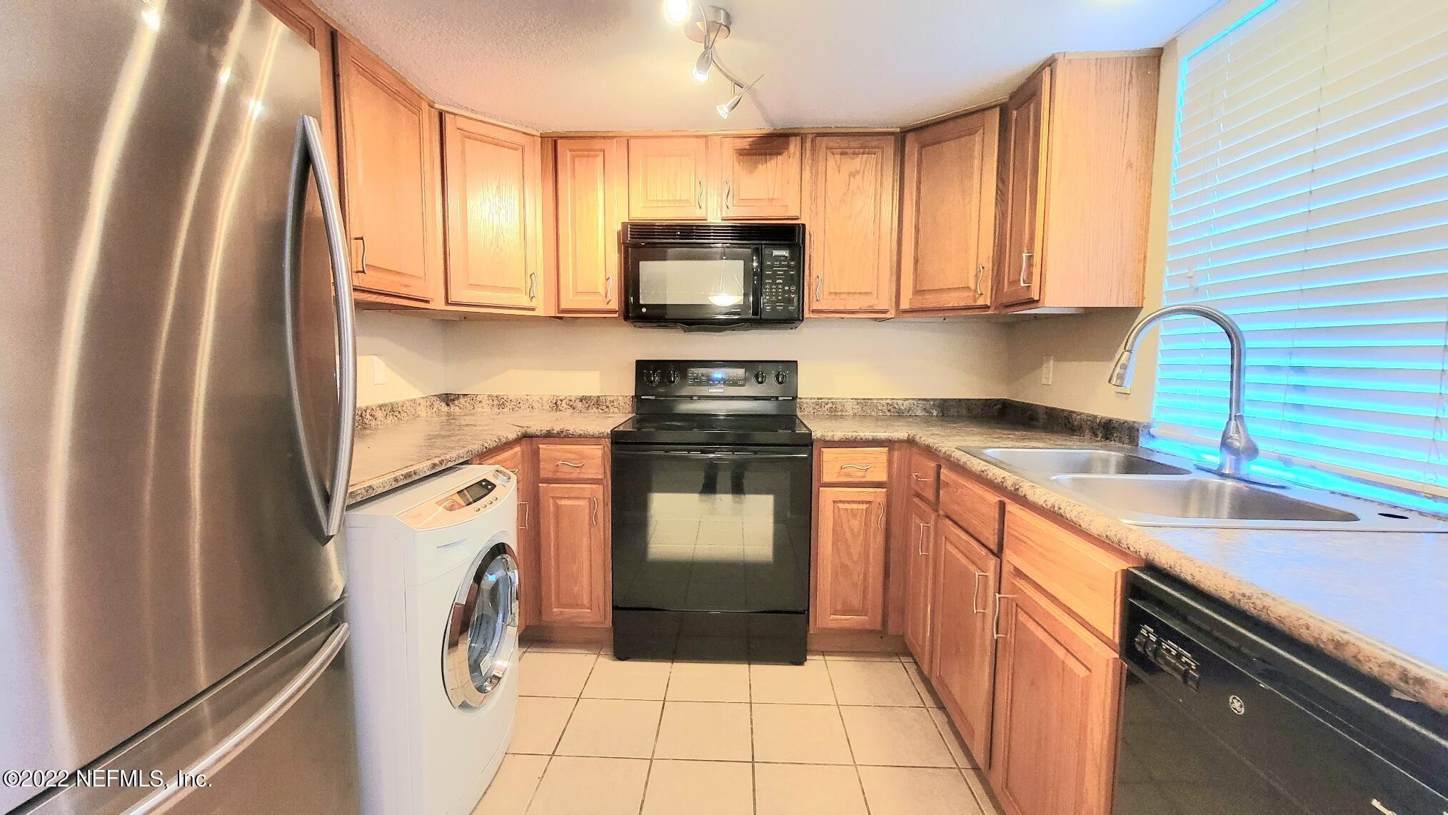 8880 Old Kings Road South, Unit 77 Jacksonville, FL 32257 - Photo 4 of 38 KITCHEN
