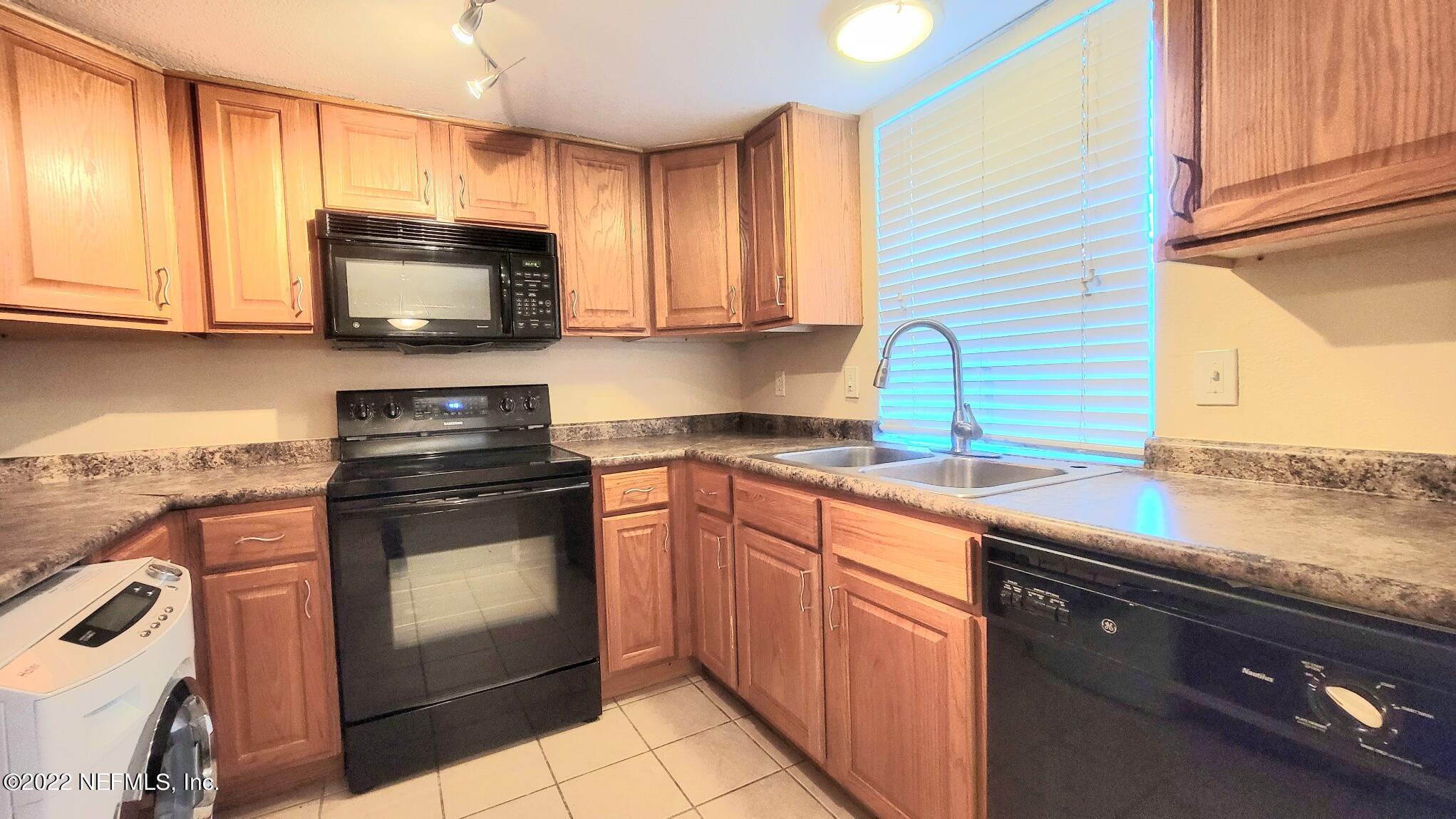 8880 Old Kings Road South, Unit 77 Jacksonville, FL 32257 - Photo 6 of 38 KITCHEN