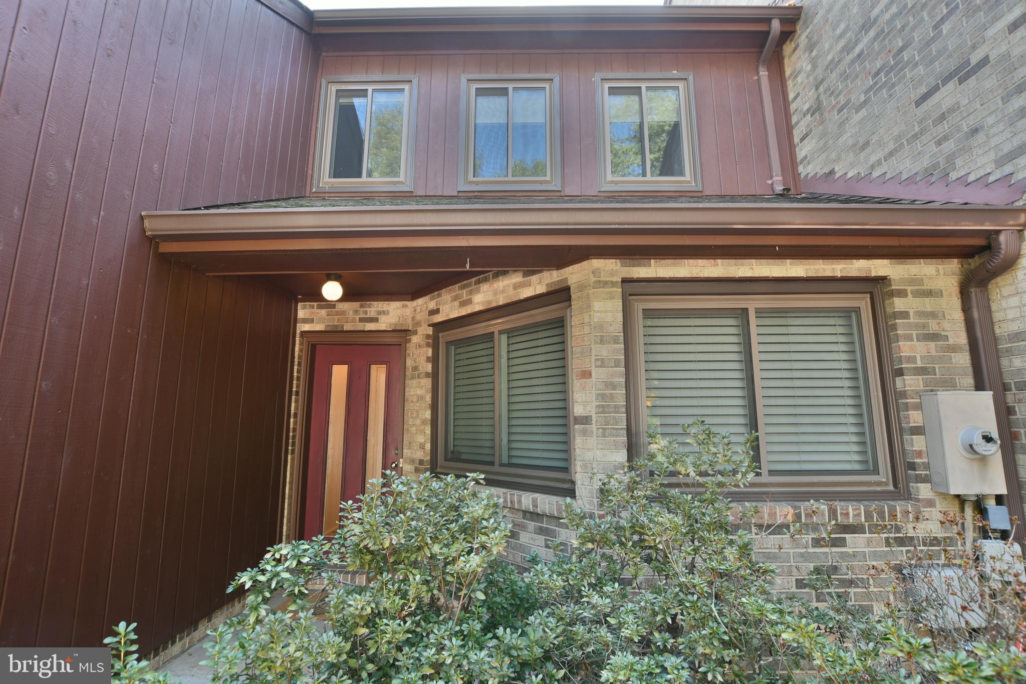 11615 Clubhouse Court Reston, VA 20190 - Photo 2 of 39 Gallery Image 2