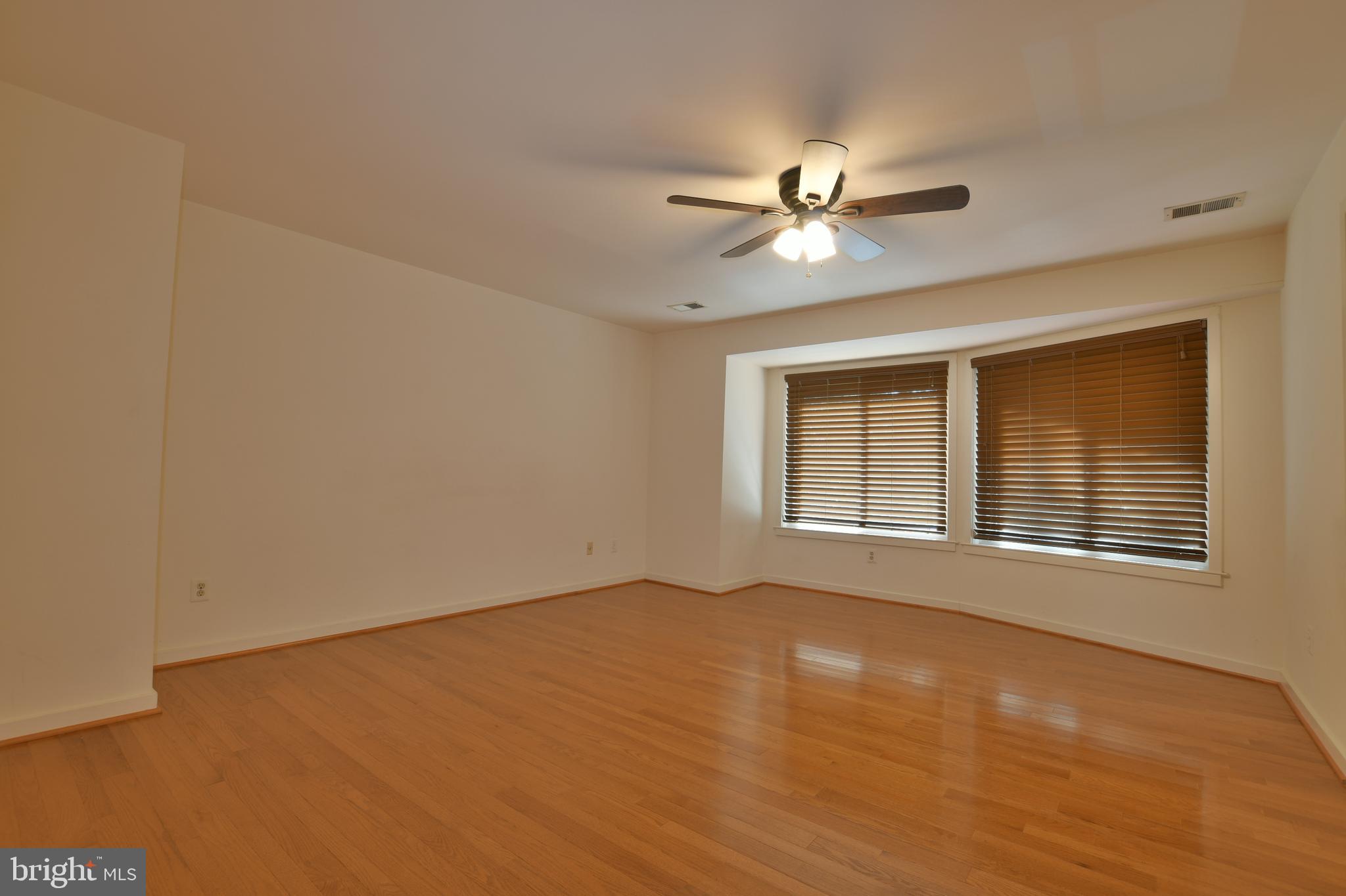 11615 Clubhouse Court Reston, VA 20190 - Photo 18 of 39 Spacious and sunny master bedroom
