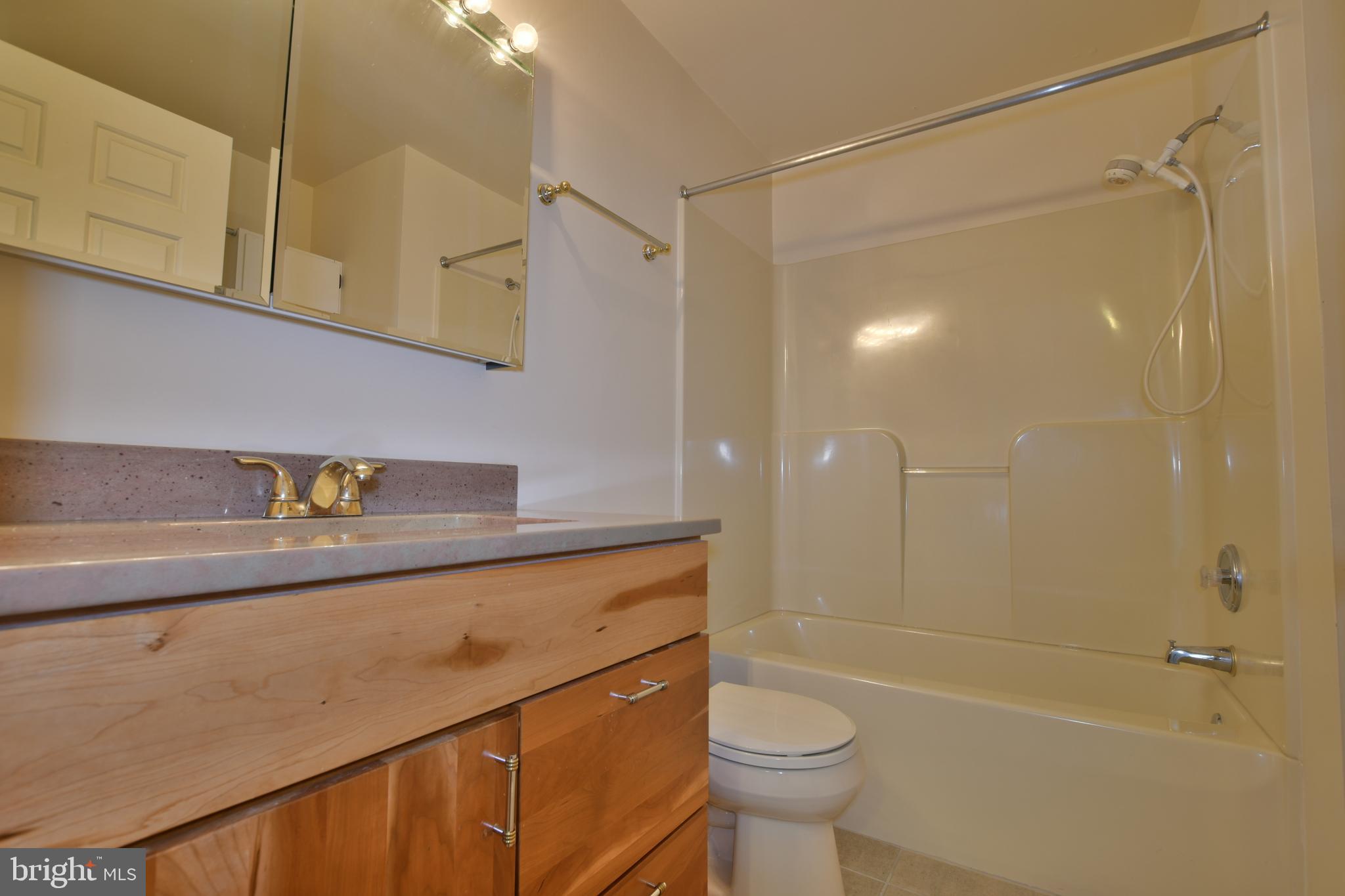 11615 Clubhouse Court Reston, VA 20190 - Photo 29 of 39 Second bathroom upstairs