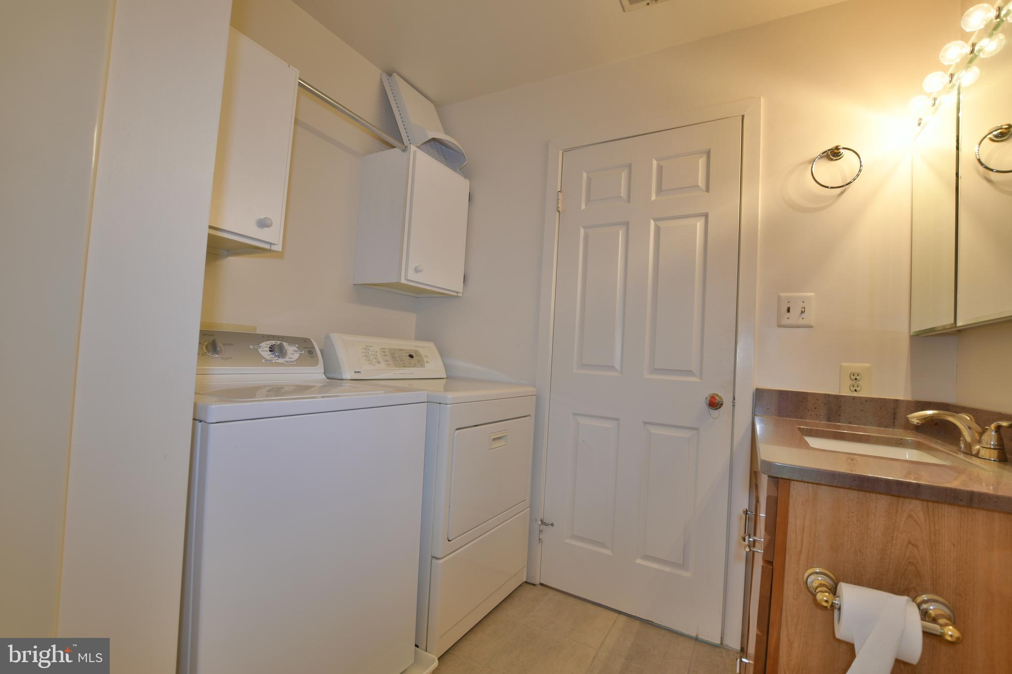 11615 Clubhouse Court Reston, VA 20190 - Photo 30 of 39 Second upstairs bathroom has washer and dryer