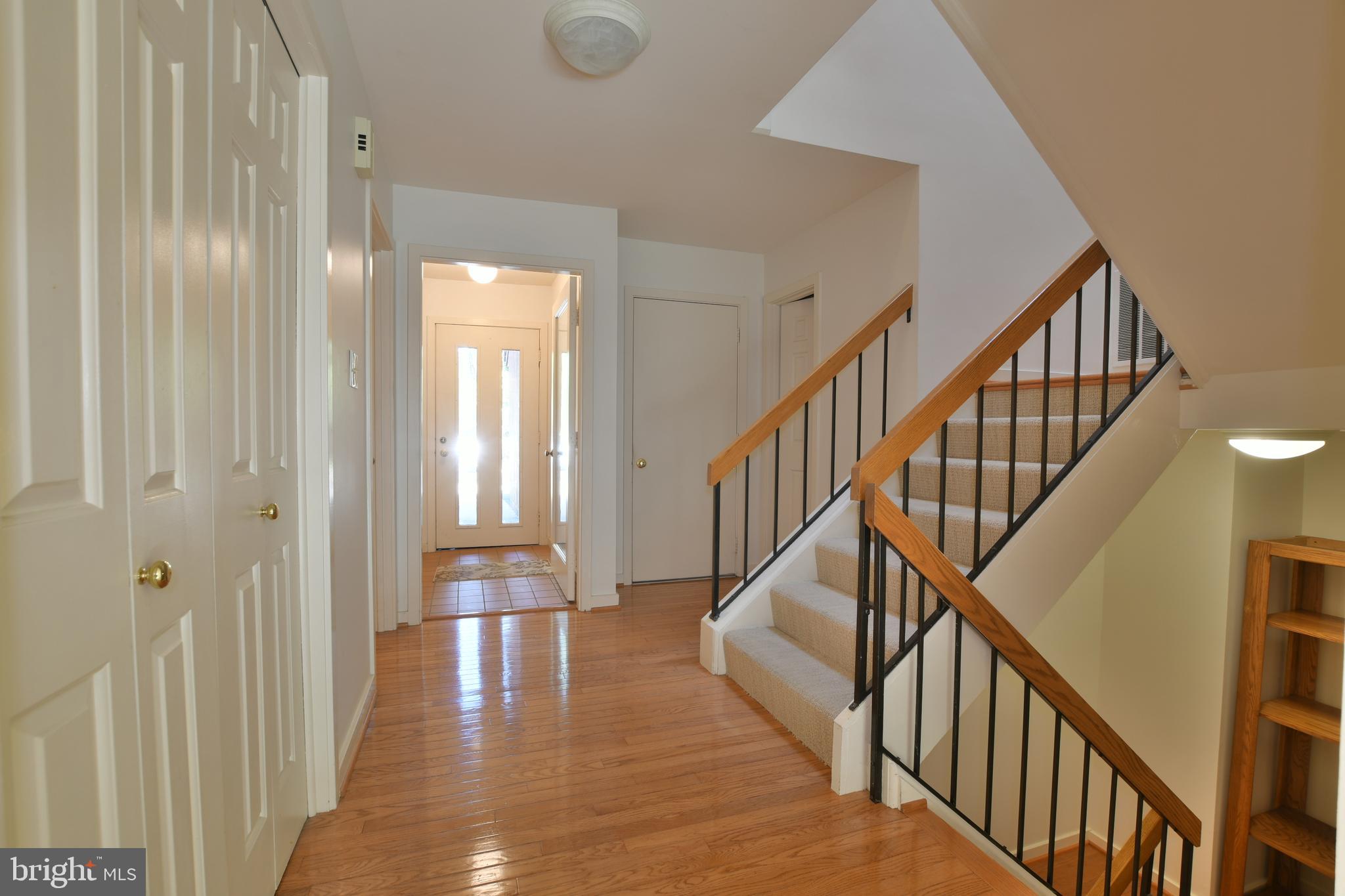 11615 Clubhouse Court Reston, VA 20190 - Photo 4 of 39 Spacious foyer