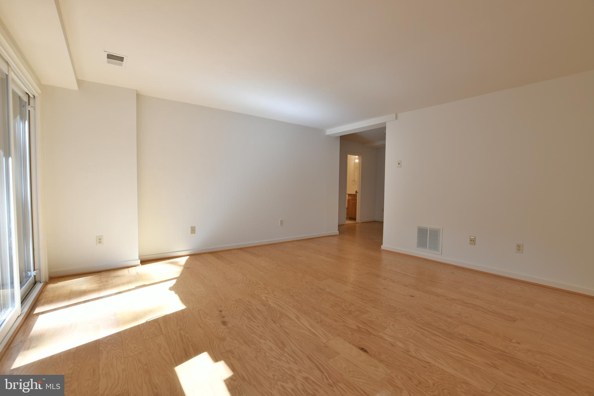 11615 Clubhouse Court Reston, VA 20190 - Photo 32 of 39 Family room