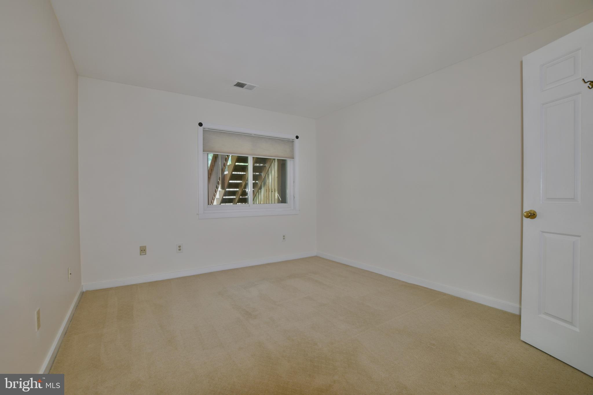 11615 Clubhouse Court Reston, VA 20190 - Photo 33 of 39 4th bedroom downstairs