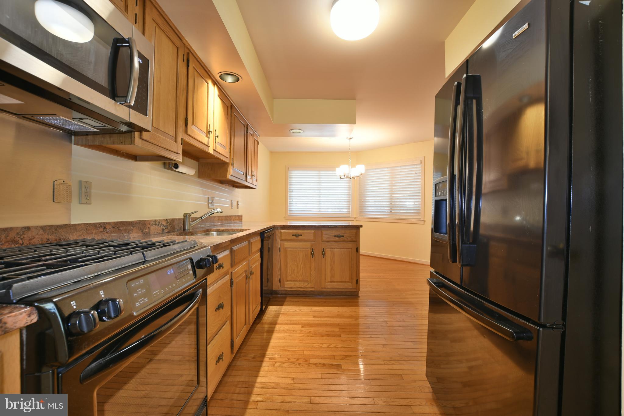 11615 Clubhouse Court Reston, VA 20190 - Photo 6 of 39 Renovated kitchen with breakfast area