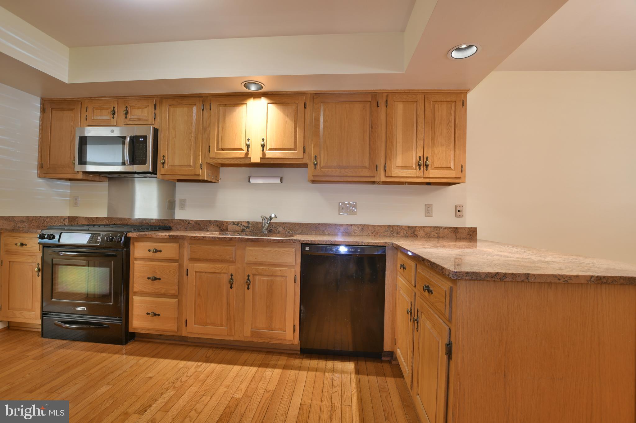 11615 Clubhouse Court Reston, VA 20190 - Photo 8 of 39 Hardwood floor