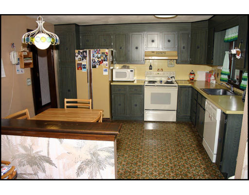 24 Briarwood Road Waltham, MA 02452 - Photo 4 of 10 Gallery Image 4