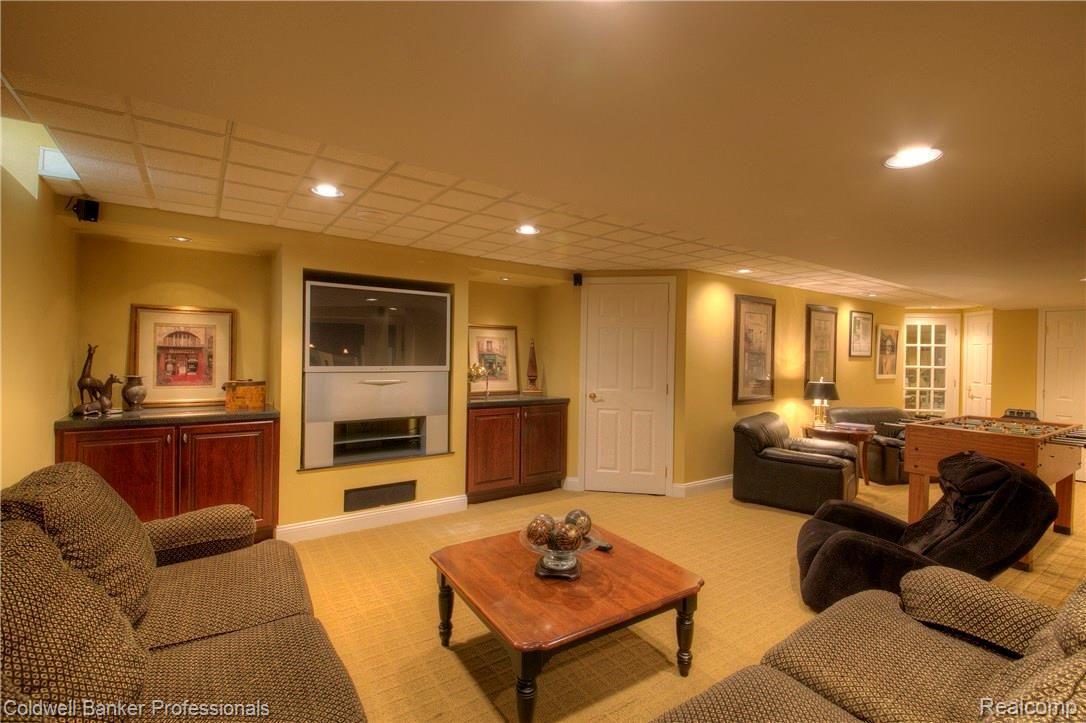 25561 Arcadia Drive Novi, MI 48374 - Photo 35 of 46 ARCADIA JG LL 3 PHOTOGRAPHER.JPG