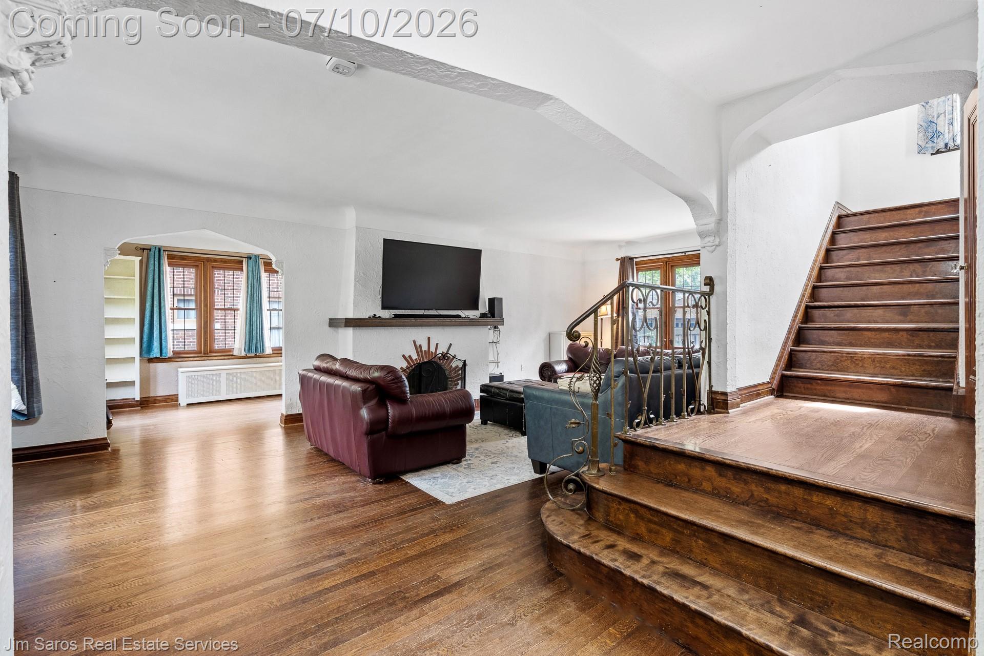1421 Yorkshire Road Grosse Pointe, MI 48230 - Photo 7 of 29 14-SONYa7v_Photos_06292026_1421YorkshireRd_SamGenna-34.jpg