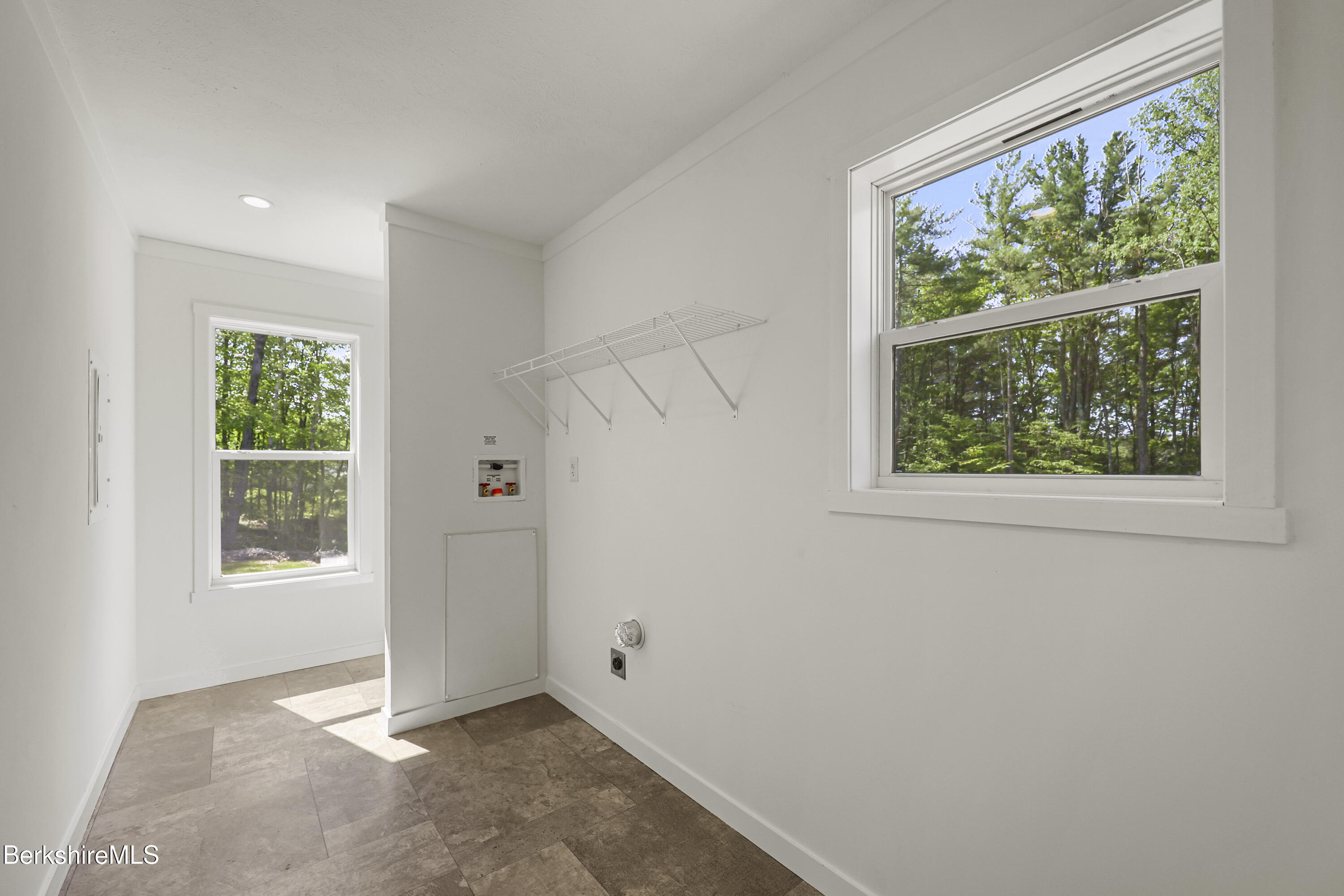 395 Cheshire Road, Unit 112 Pittsfield, MA 01201 - Photo 19 of 32 an empty room with windows