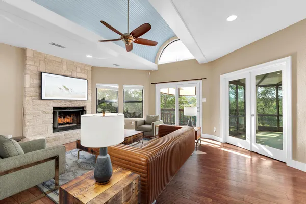 $699,000 | 22012 Briarcliff Drive, Spicewood, TX 78669