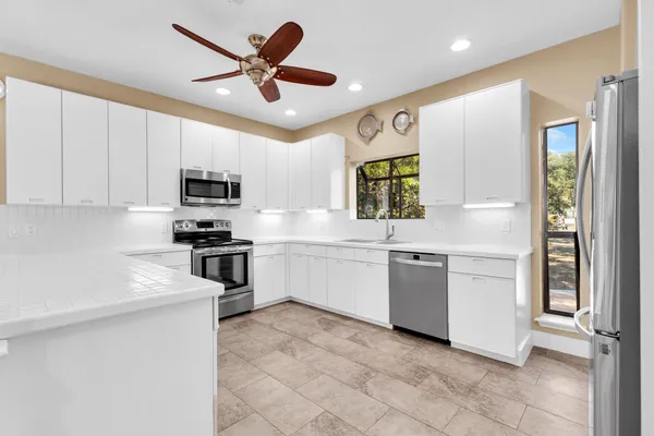 $699,000 | 22012 Briarcliff Drive, Spicewood, TX 78669