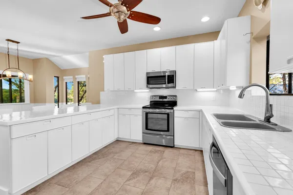 $699,000 | 22012 Briarcliff Drive, Spicewood, TX 78669