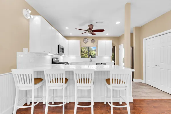 $699,000 | 22012 Briarcliff Drive, Spicewood, TX 78669