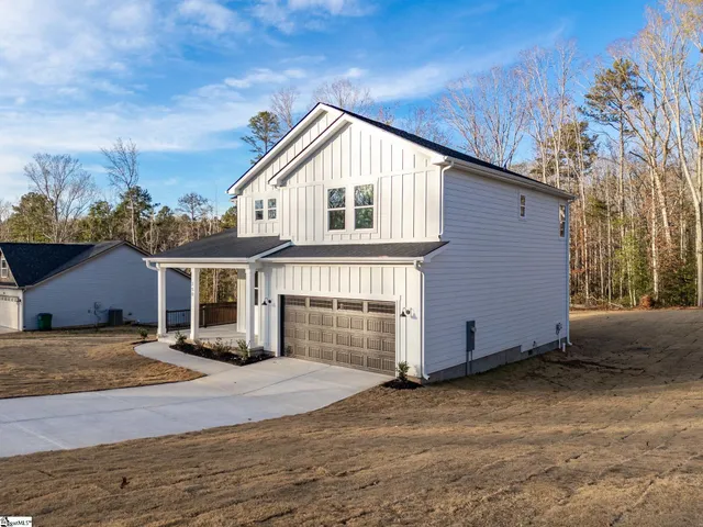 $394,500 | 350 West River Grove Circle, Roebuck, SC 29376