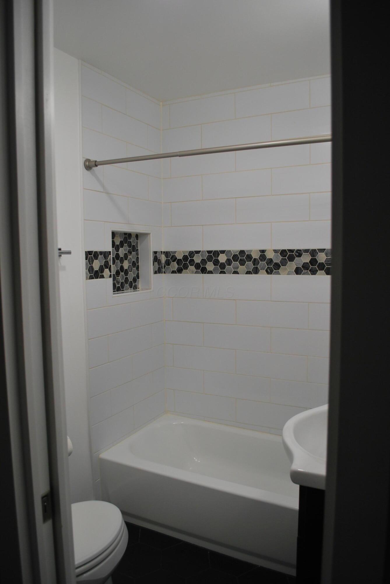 7404 Worthington Road Westerville, OH 43082 - Photo 19 of 32 Main bath
