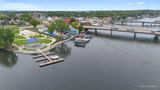 $400,000 | 1308 Park Street, McHenry, IL 60050