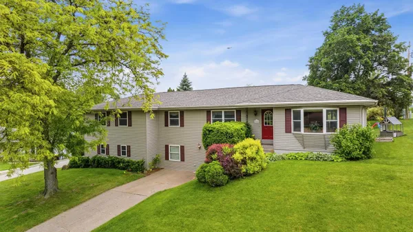 $375,000 | 556 Peach Street, East Dubuque, IL 61025