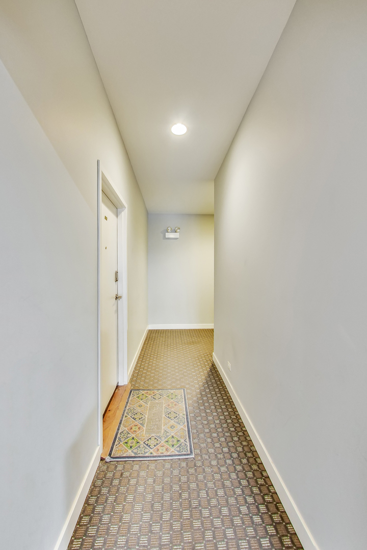 651 North Milwaukee Avenue, Unit 304 Chicago, IL 60642 - Photo 3 of 33 a bathroom with a tub