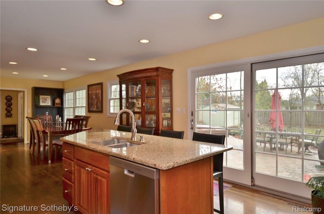 1860 Yorkshire Road Birmingham, MI 48009 - Photo 15 of 48 18 - kitchen (5).JPG